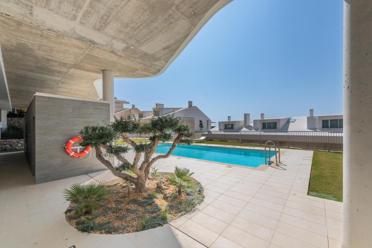 3 Bedroom Sea View Stupa Hills Apartment *
