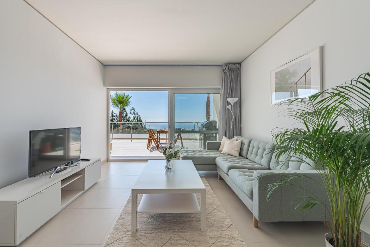 Hill Collection Apartment *