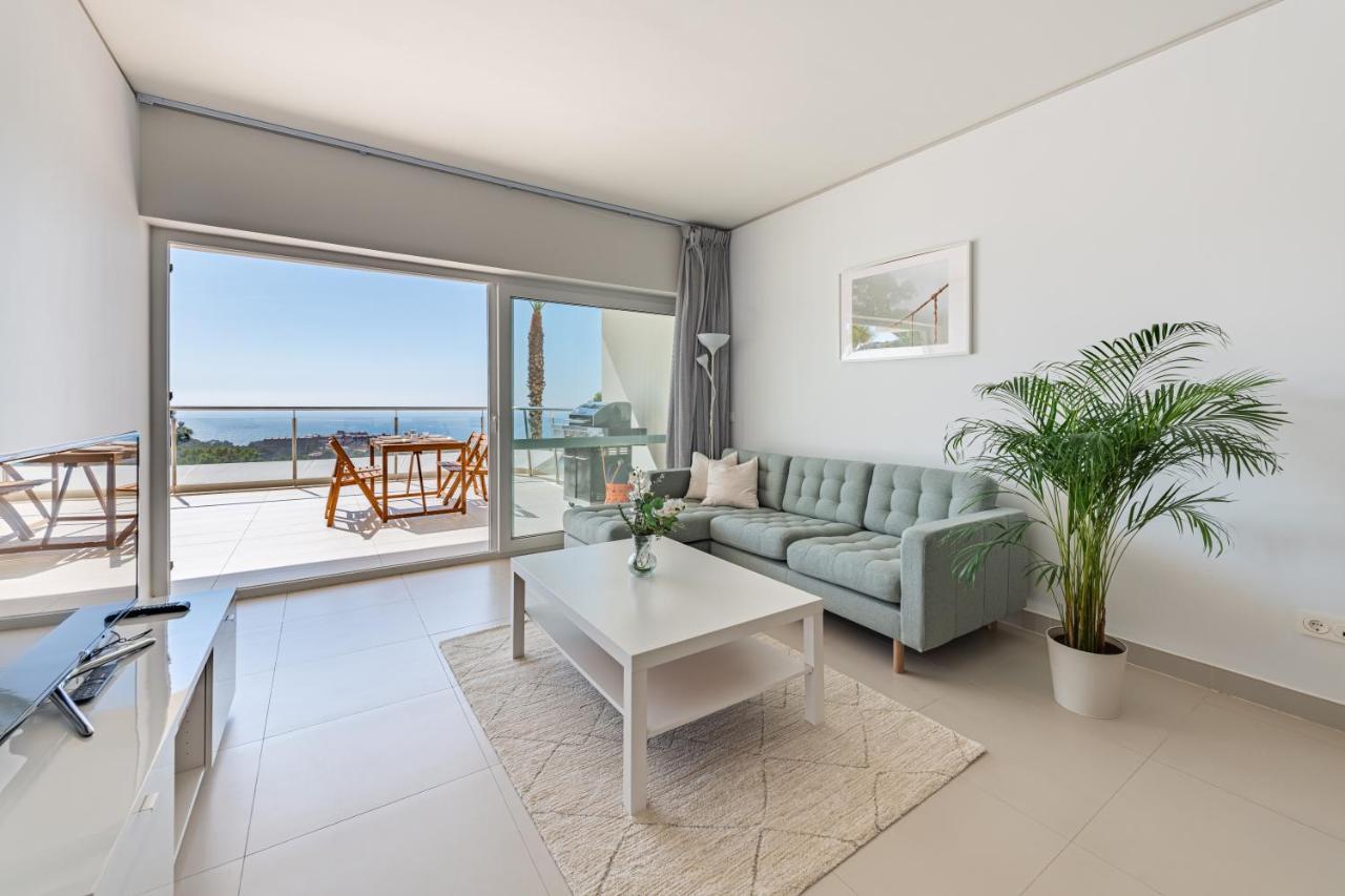 Hill Collection Apartment *