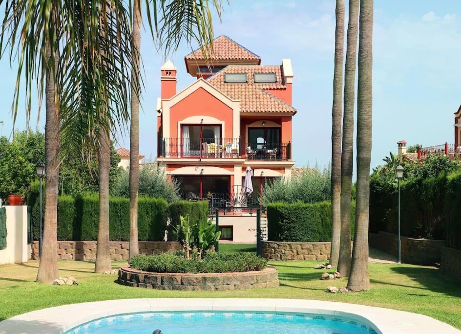 Family In Private Urbanisation With Large Community Pool *