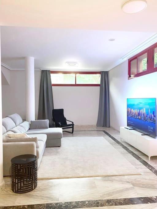 Family In Private Urbanisation With Large Community Pool Villa