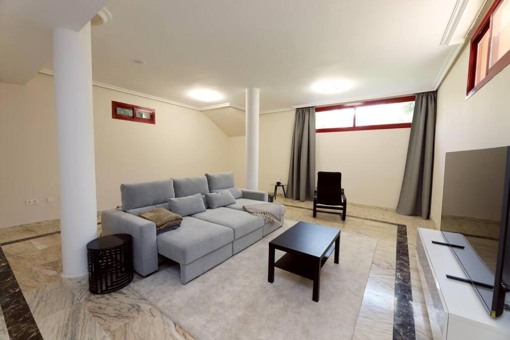 Villa Family In Private Urbanisation With Large Community Pool Benalmadena