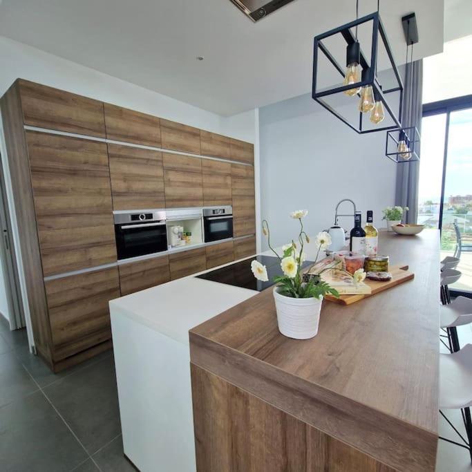 Villa Stunning In With Amazing Views, Pool And Large Gym Benalmadena