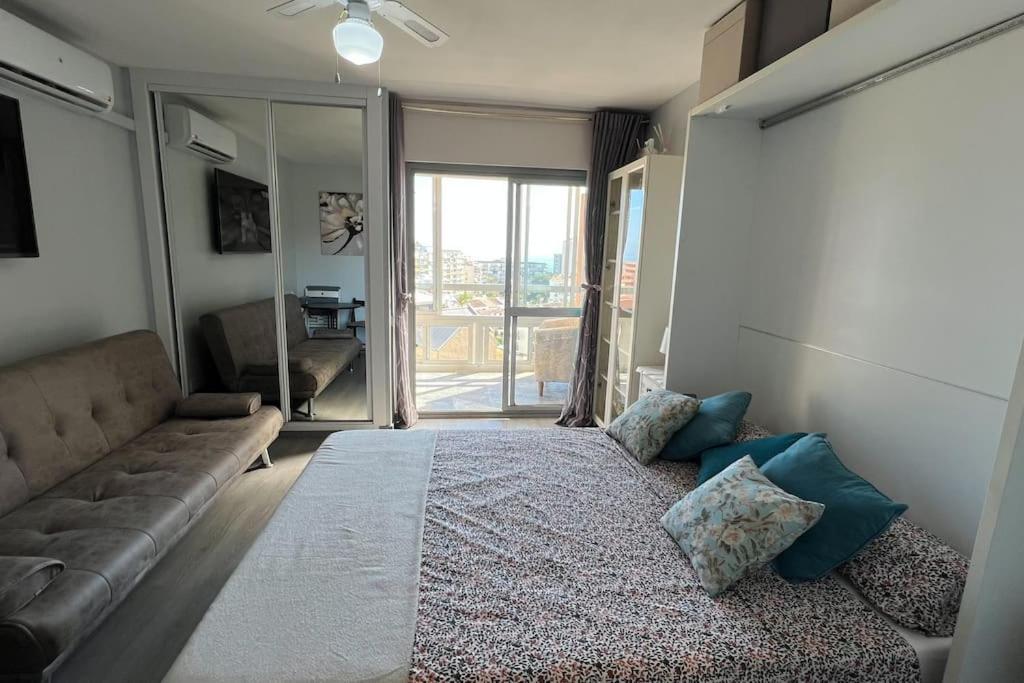 Estudio Aguila Con Vistas Al Mar