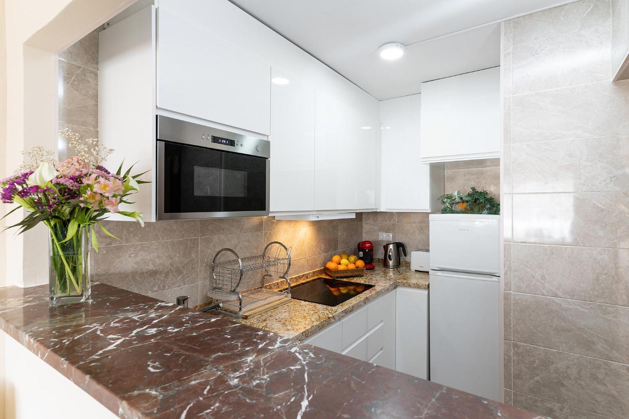 Golden Sunset Apartment *