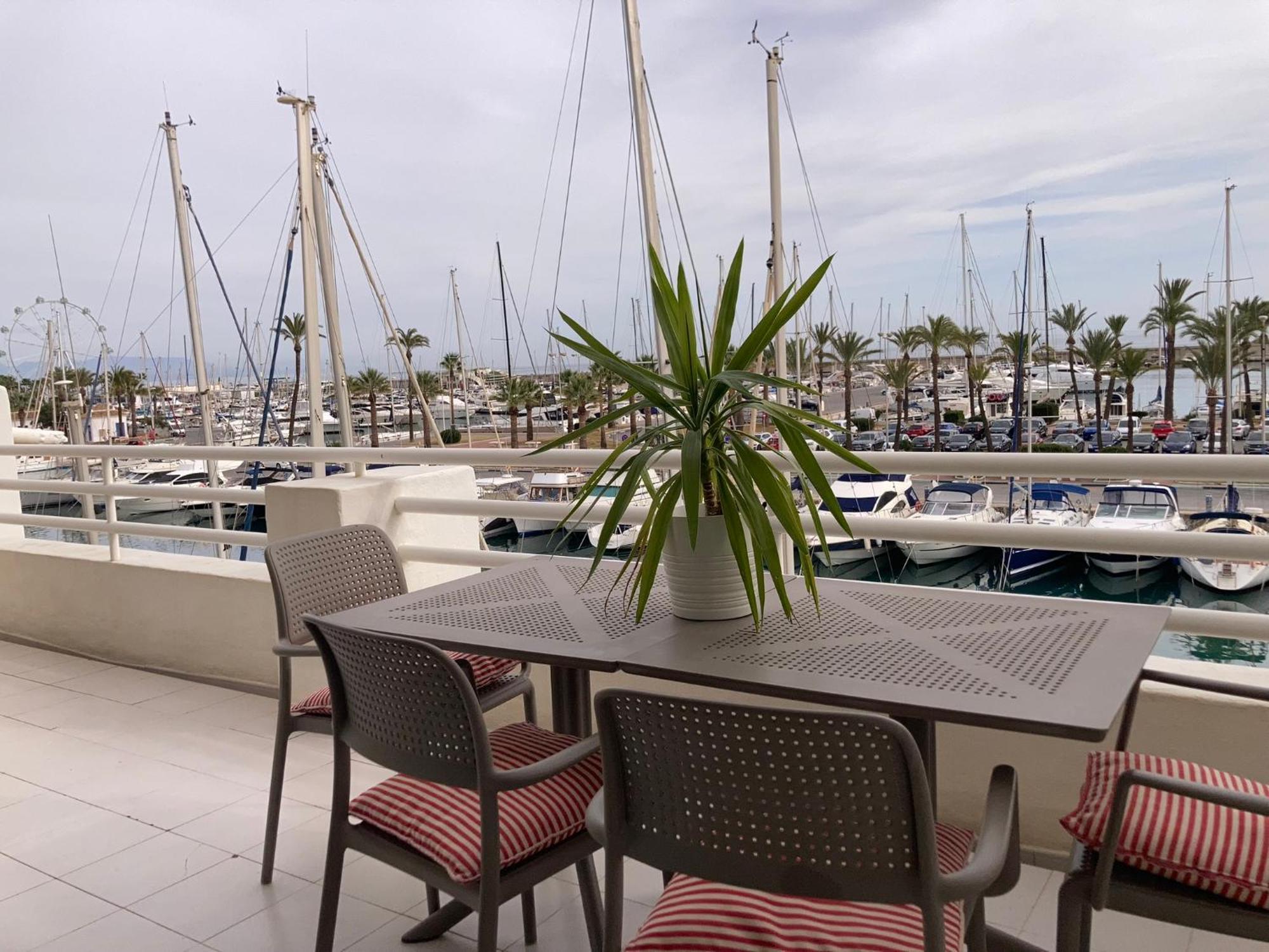 Isla De Poniente Puerto Marina *