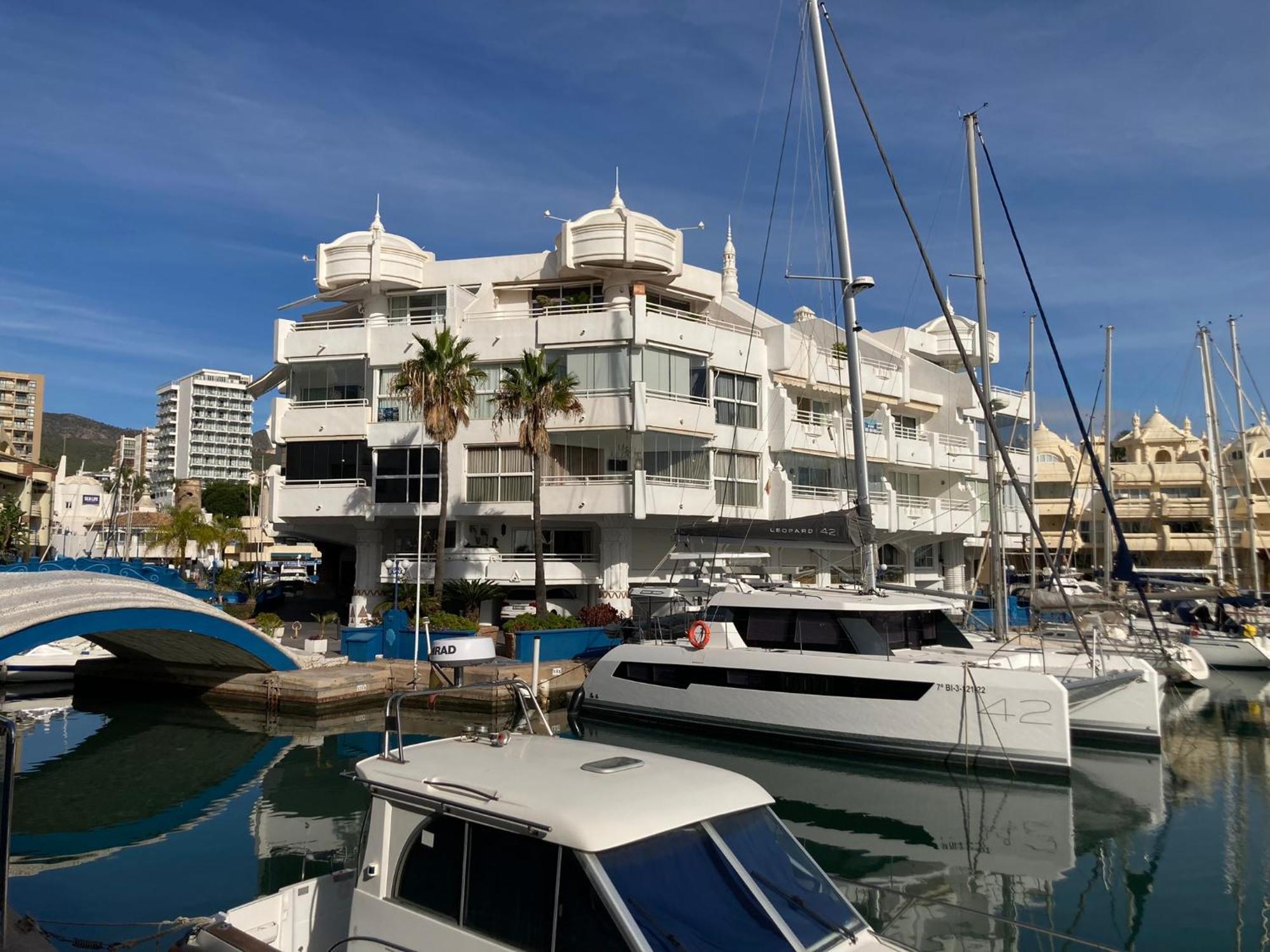 Isla De Poniente Puerto Marina