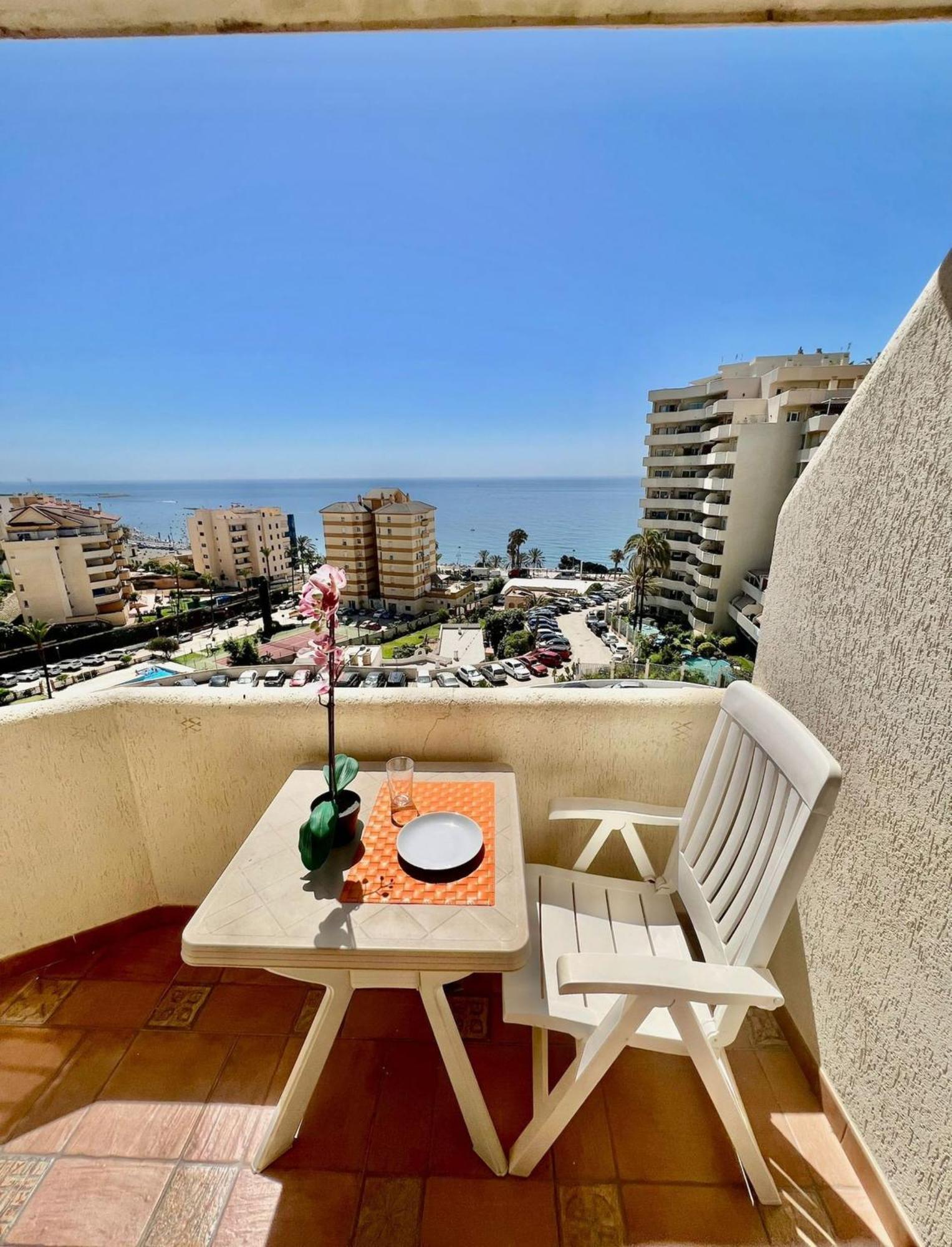 Spacious In Benalbeach With Sea Views