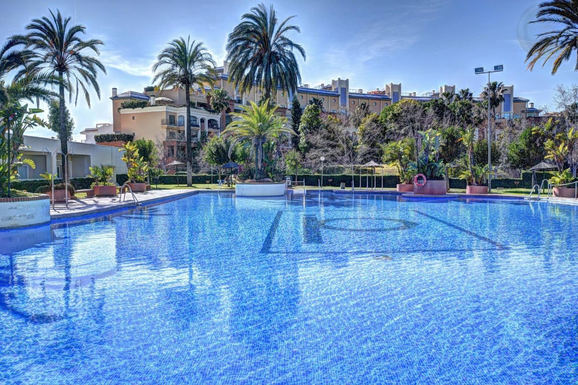 Deluxe In Benalbeach With Views Apartment