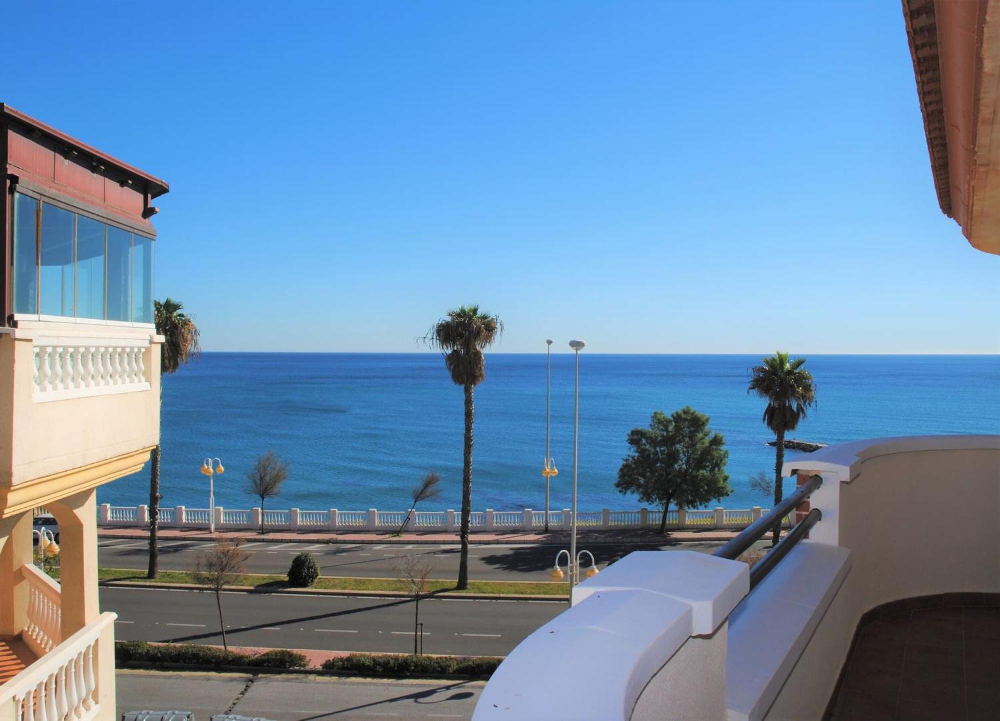Large With Sea Views & Terrace Apartamento