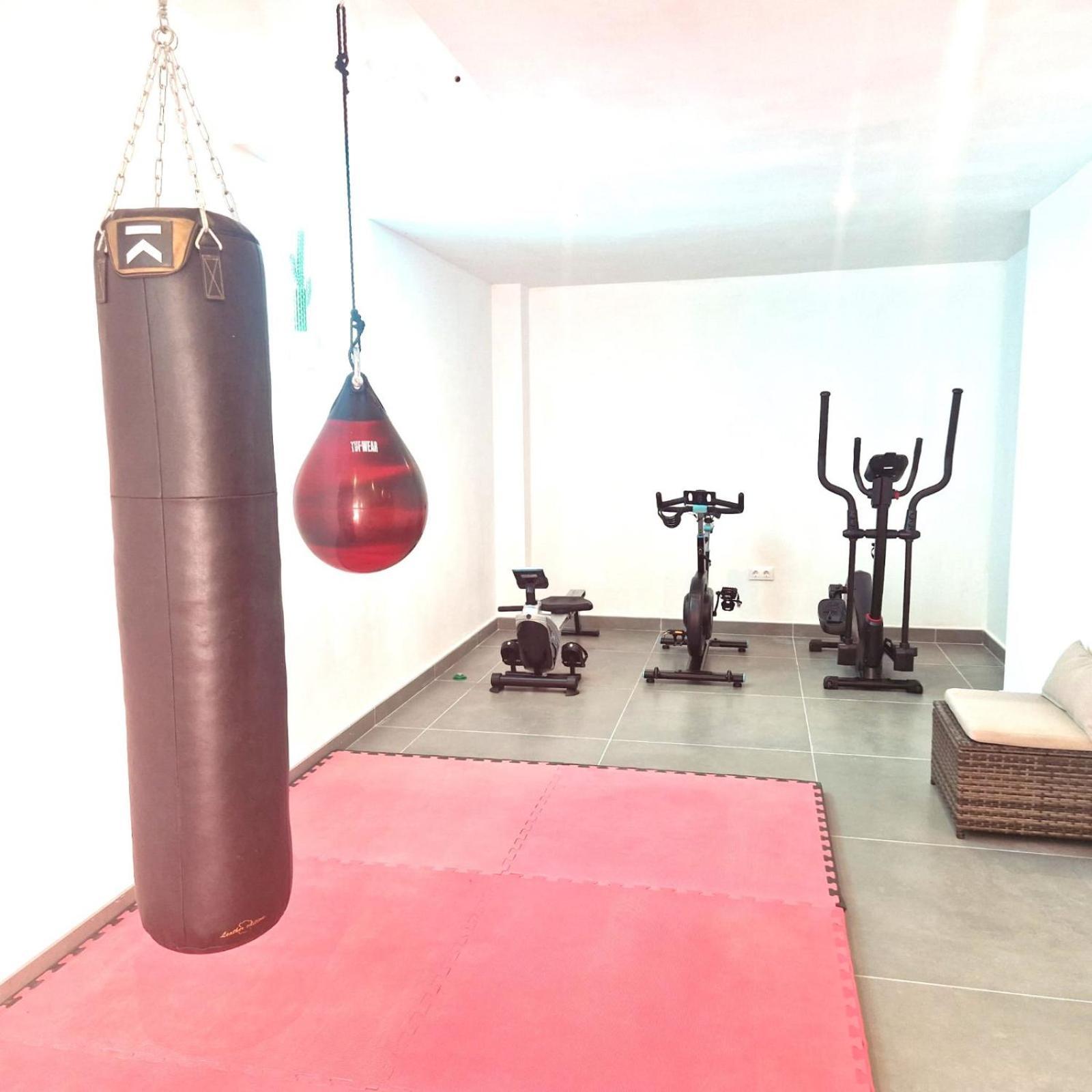 Stunning In With Amazing Views, Pool And Large Gym Villa