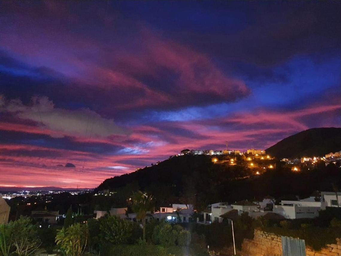 Stunning In With Amazing Views, Pool And Large Gym Villa *