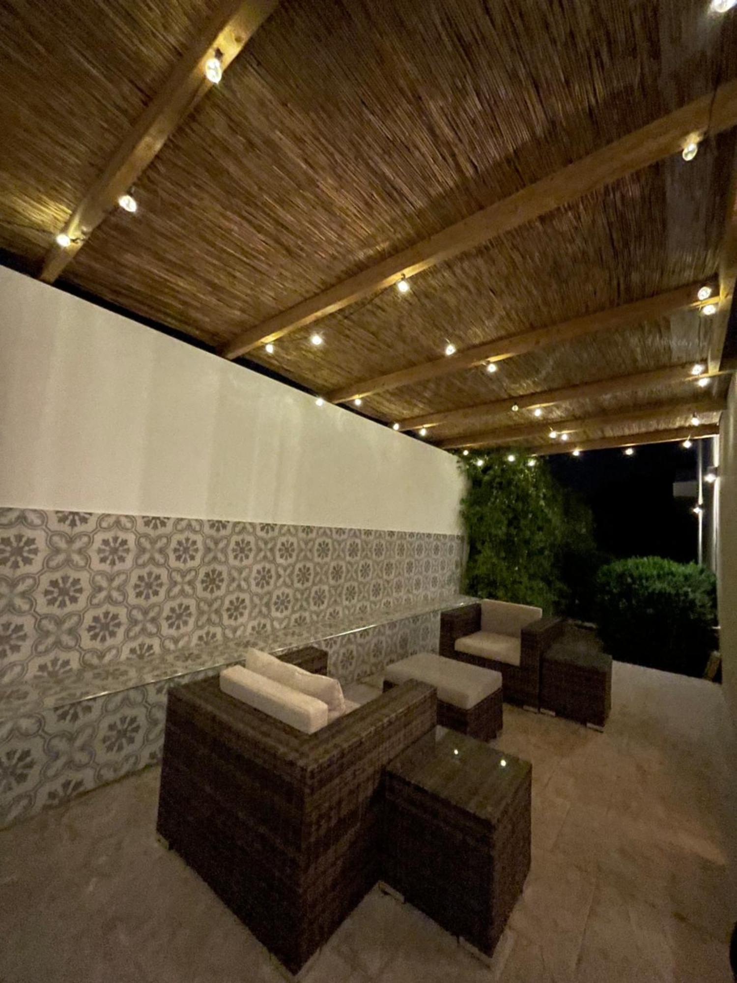 Stunning In With Amazing Views, Pool And Large Gym Villa *