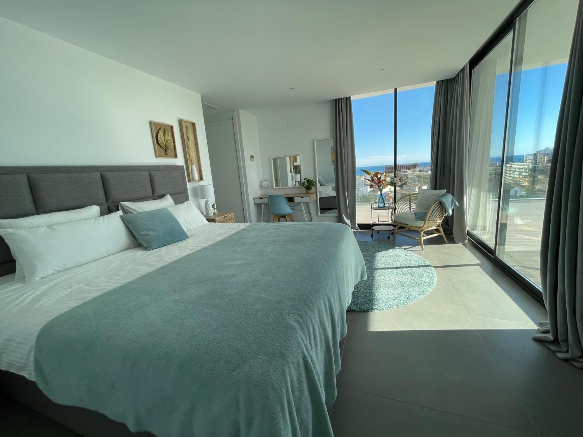 Villa Stunning In With Amazing Views, Pool And Large Gym Benalmadena