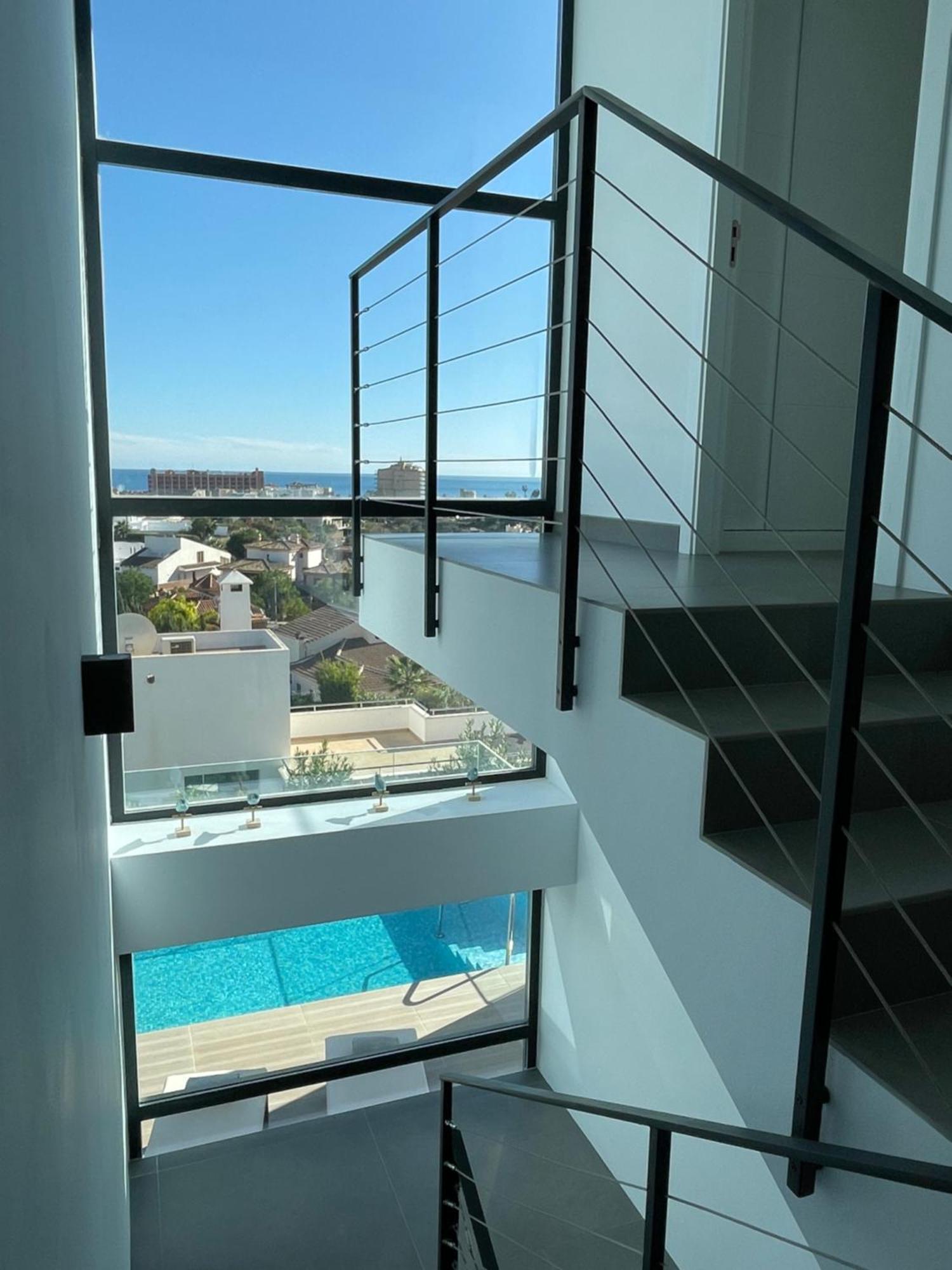 Villa Stunning In With Amazing Views, Pool And Large Gym *