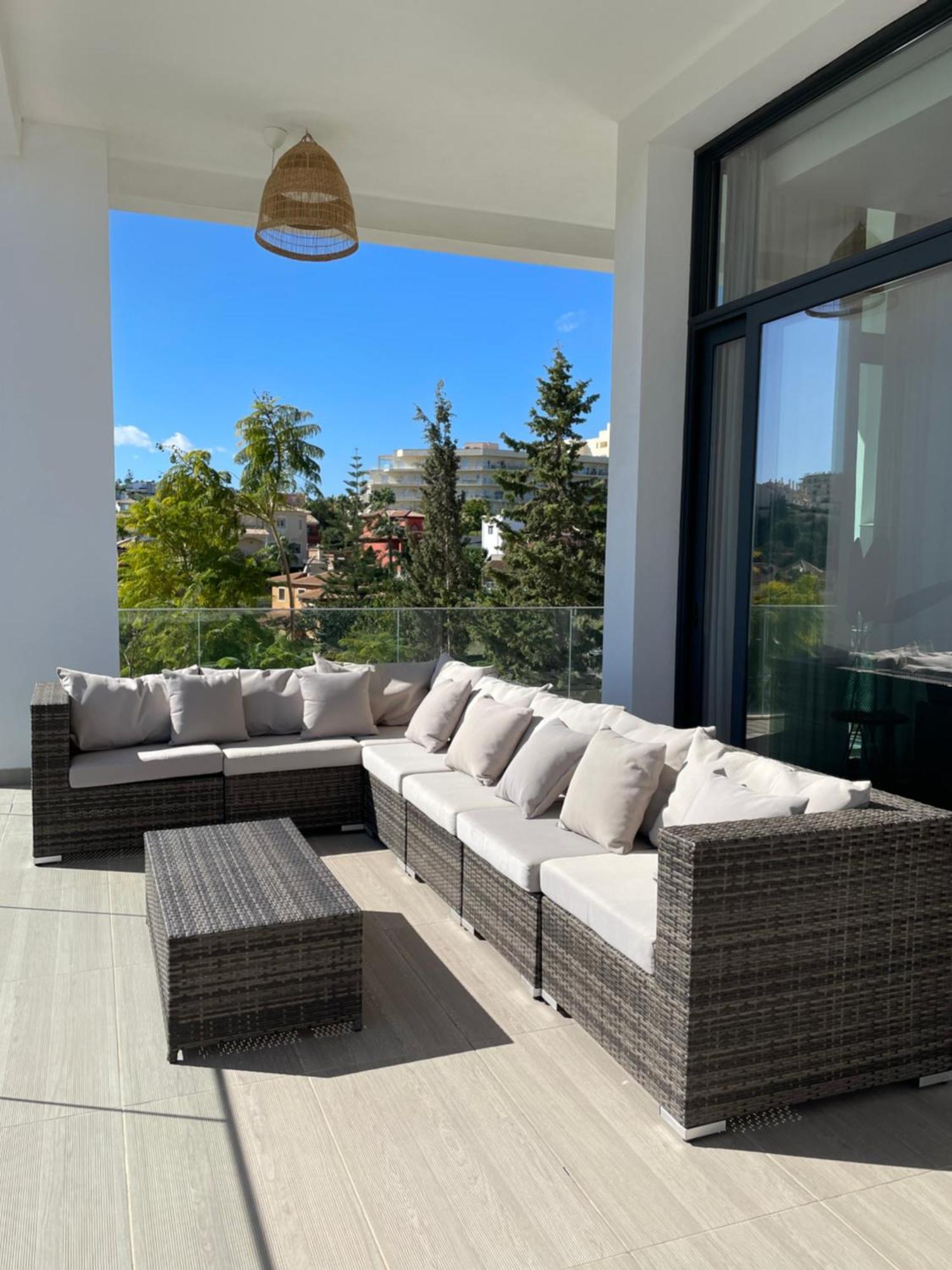 Stunning In With Amazing Views, Pool And Large Gym Villa *