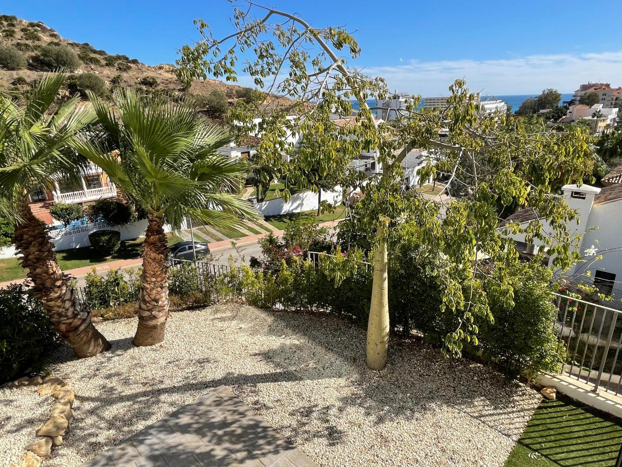 Stunning In With Amazing Views, Pool And Large Gym