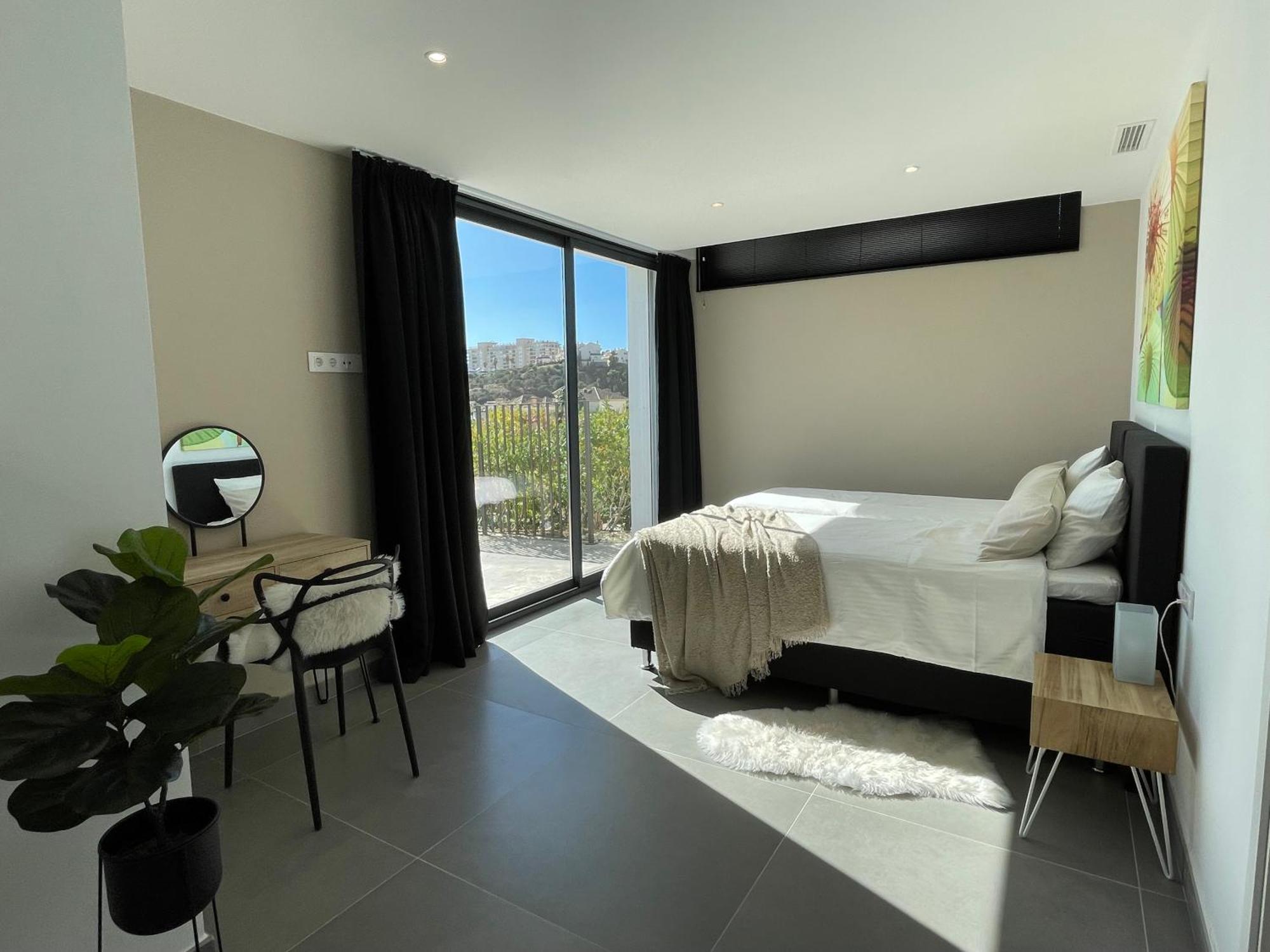 Stunning In With Amazing Views, Pool And Large Gym Villa Benalmadena