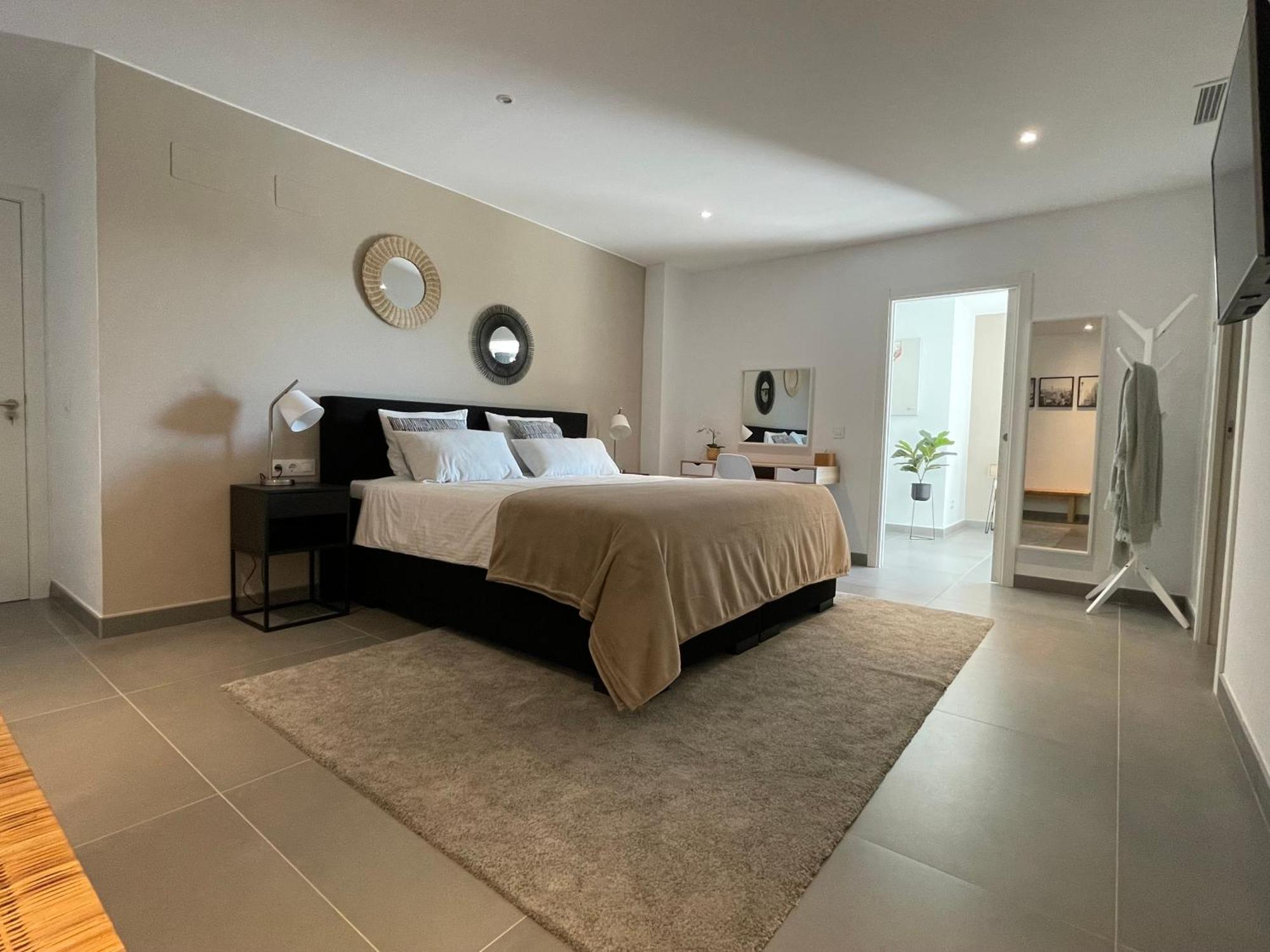 Villa Stunning In With Amazing Views, Pool And Large Gym