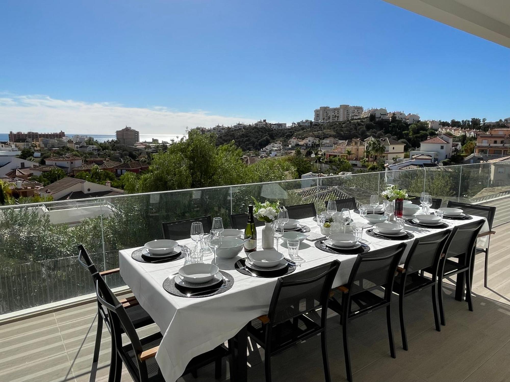 Villa Stunning In With Amazing Views, Pool And Large Gym *