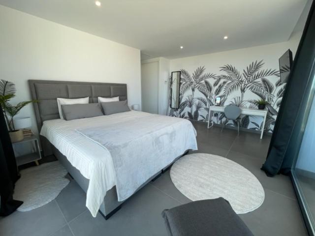 Villa Stunning In With Amazing Views, Pool And Large Gym