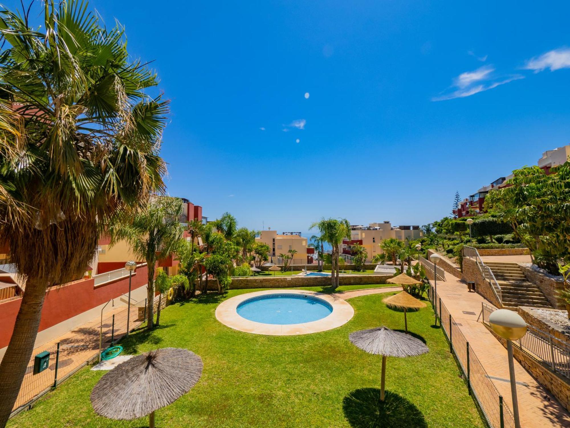 Apartment Cubo's Benalvistas Urban Love & 2 Free Parking *