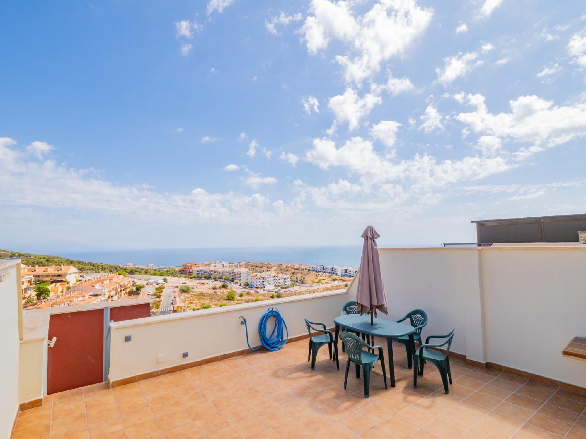 Apartment Cubo's Benalvistas Urban Love & 2 Free Parking *