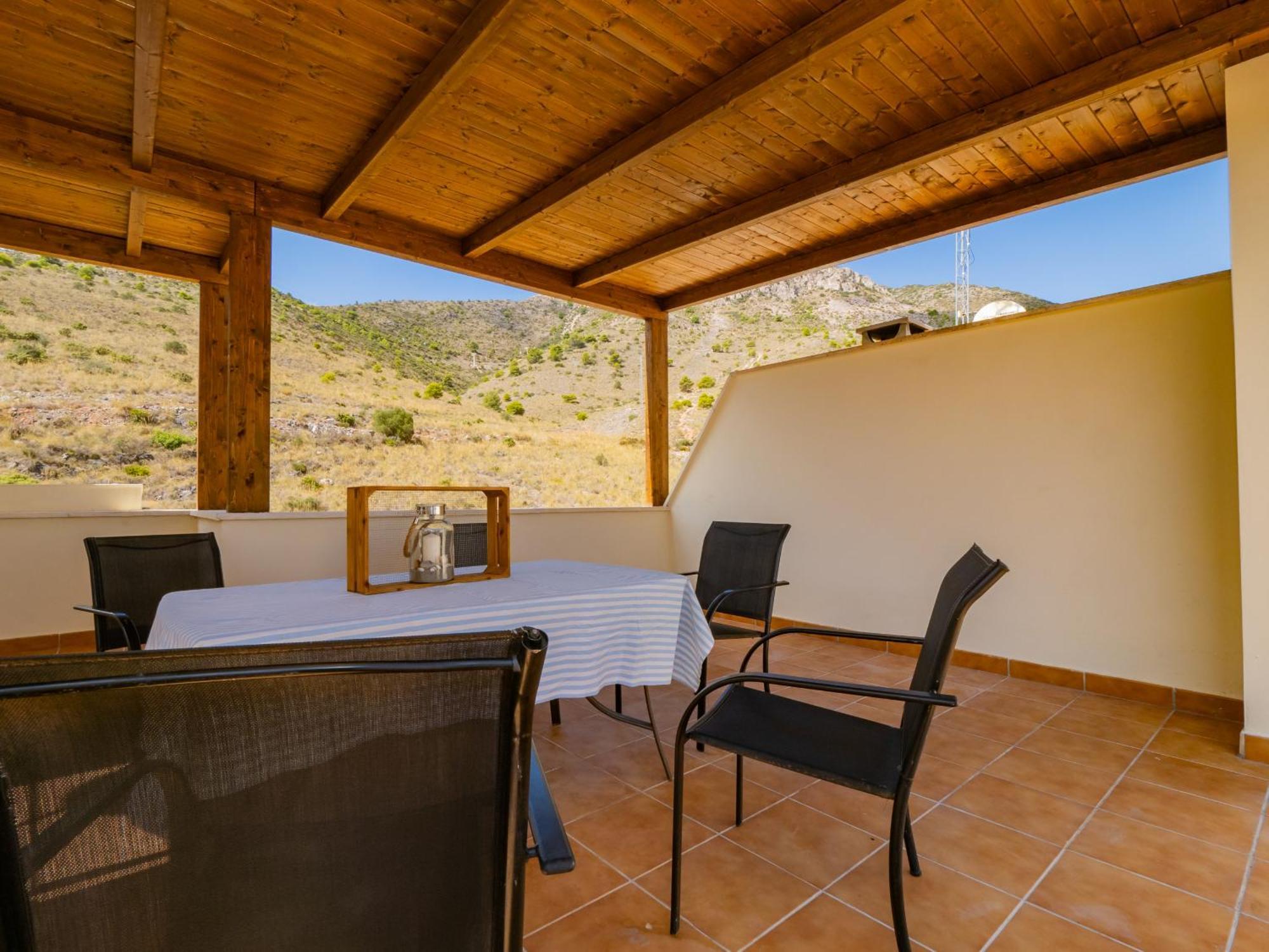 Apartment Cubo's Benalvistas Urban Love & 2 Free Parking *