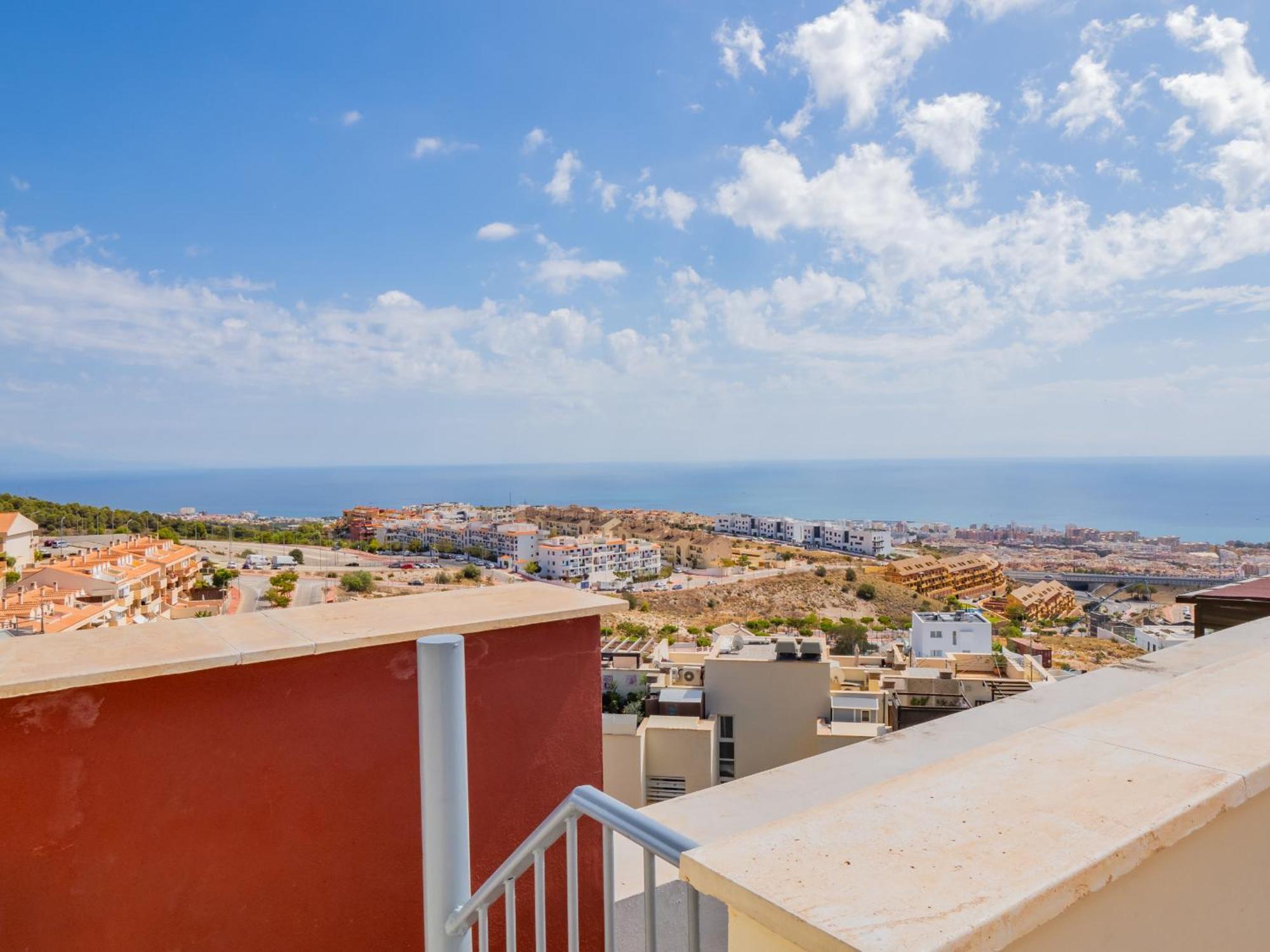 Apartment Cubo's Benalvistas Urban Love & 2 Free Parking *