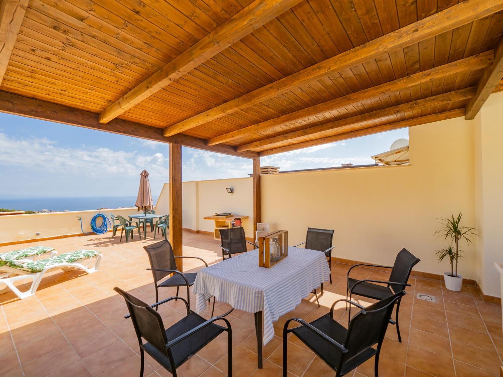 Cubo's Benalvistas Urban Love & 2 Free Parking Apartment *
