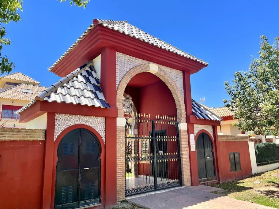 Family In Private Urbanisation With Large Community Pool Villa