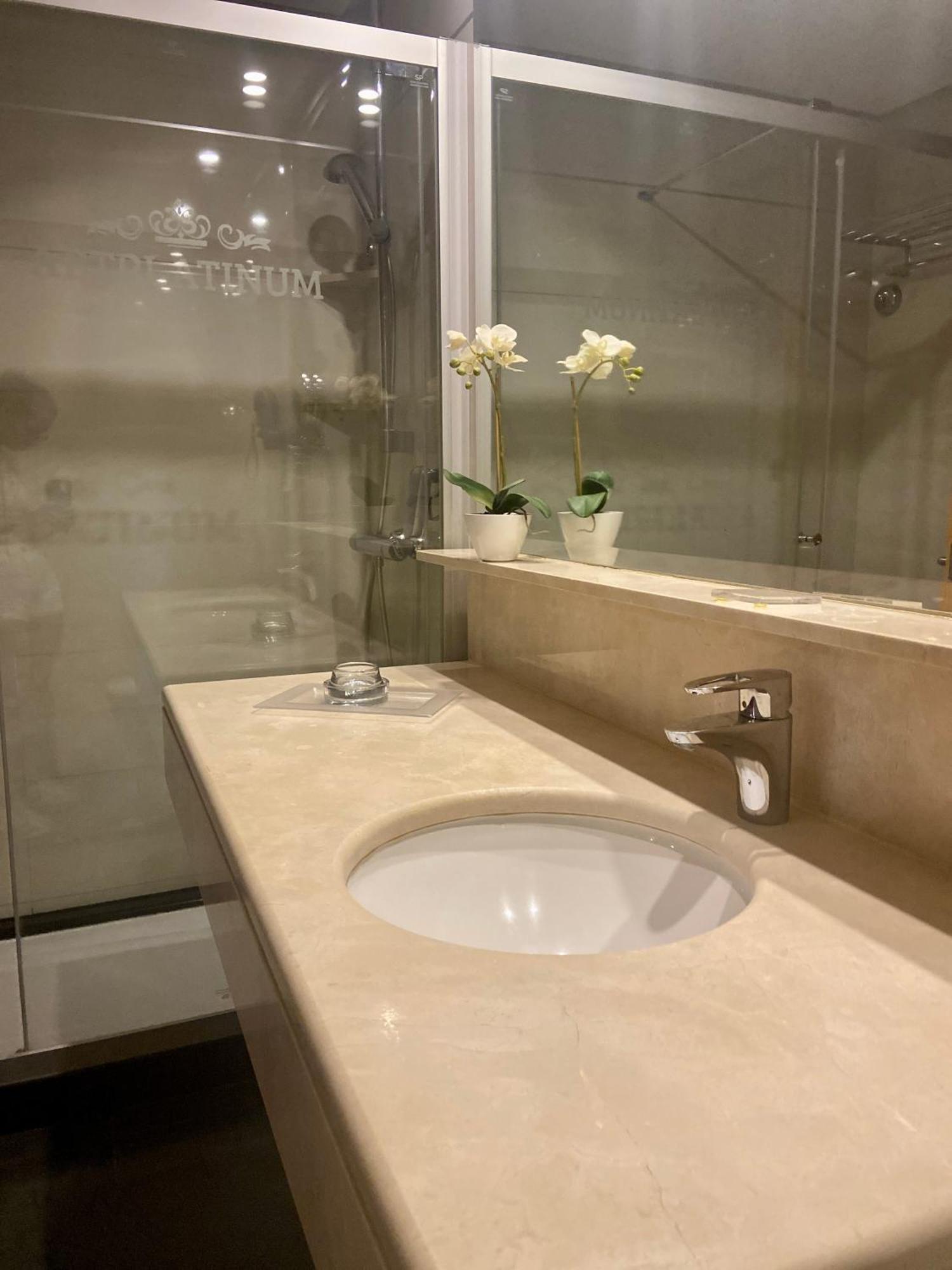 Aparthotel Artplatinum Suites&apartments