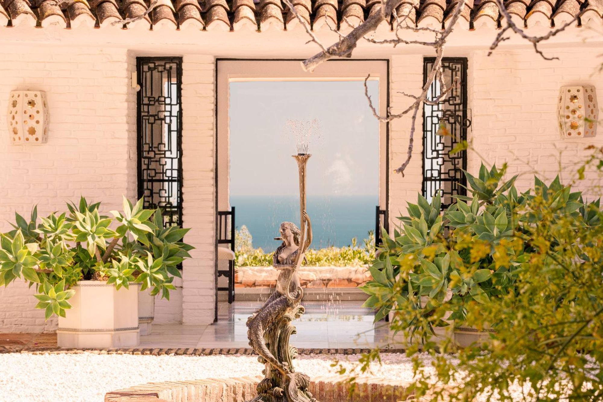 Villa 7,000 Sqm Luxurious With Panoramic Sea Views Multiple Gardens & Two Pools *
