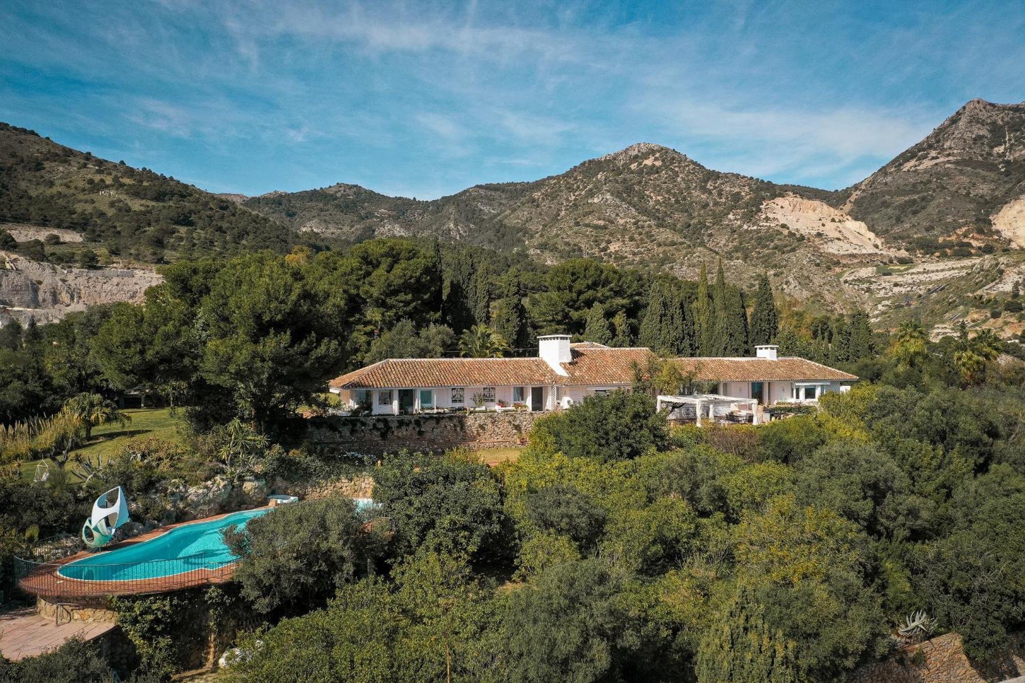 7,000 Sqm Luxurious With Panoramic Sea Views Multiple Gardens & Two Pools