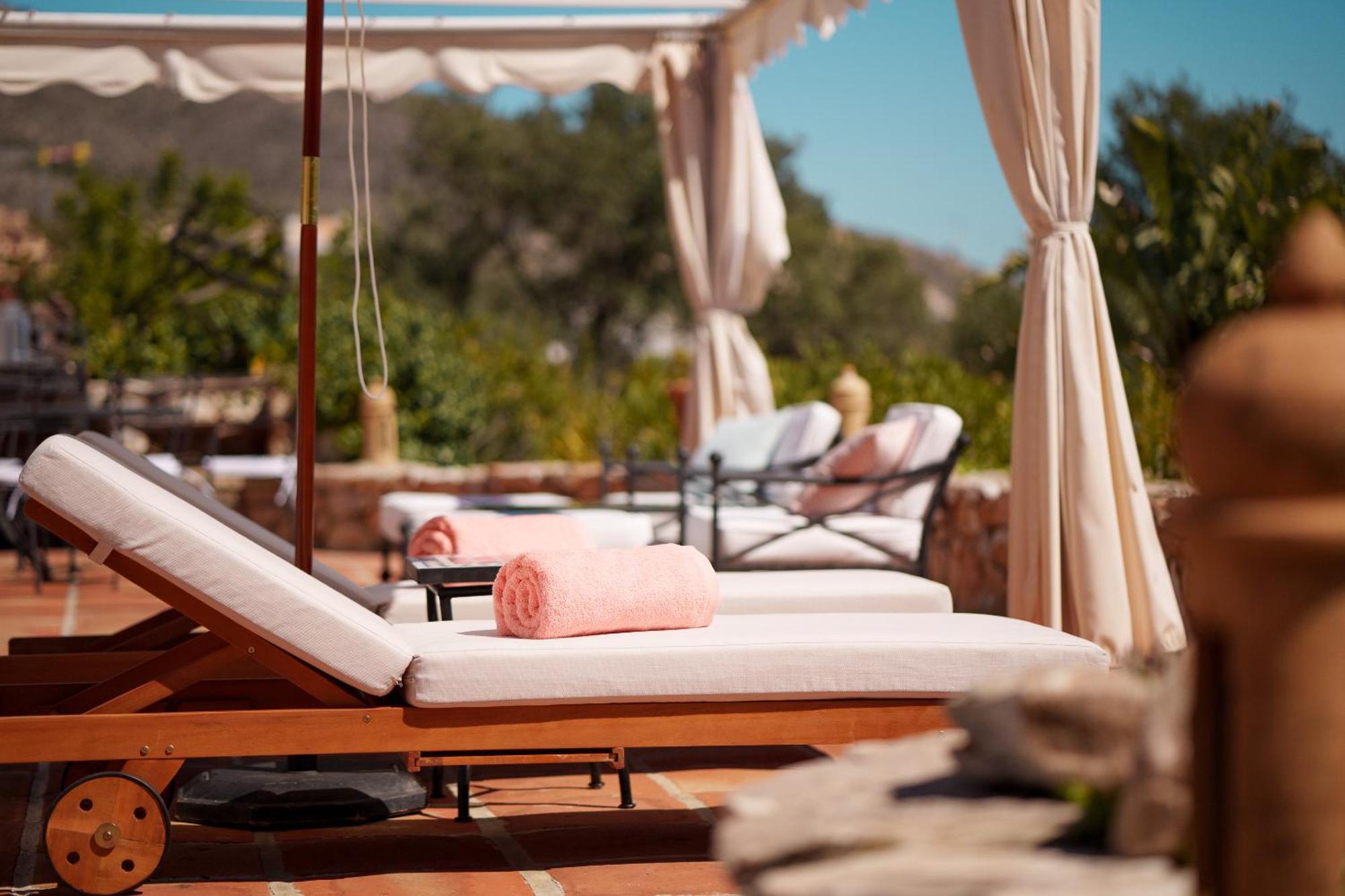 Villa 7,000 Sqm Luxurious With Panoramic Sea Views Multiple Gardens & Two Pools