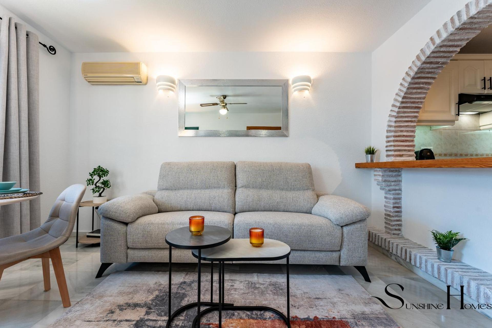 Poolside 2 Bedroom Retreat Apartment *
