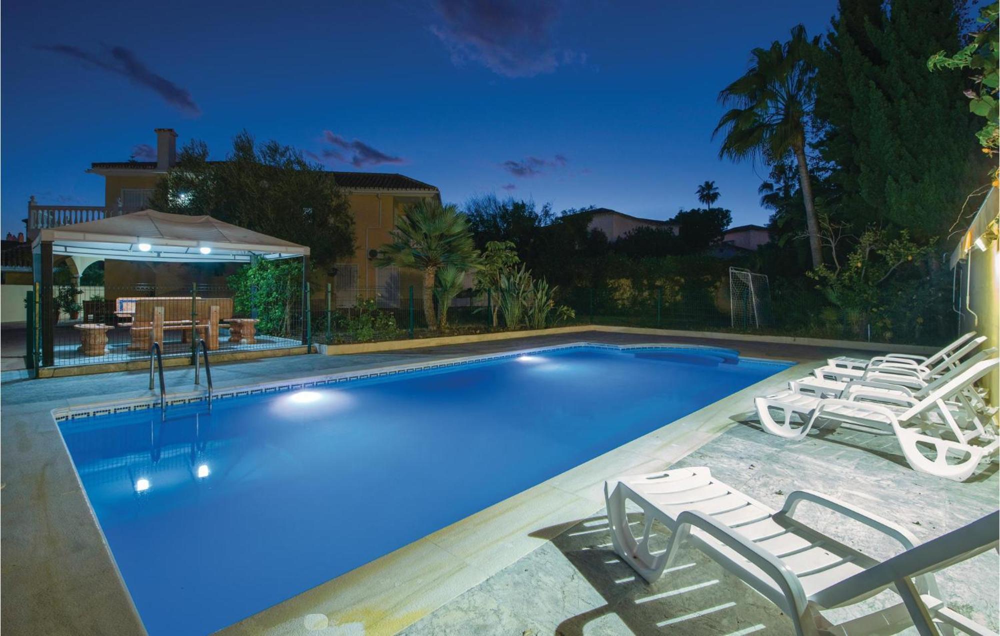 Vakantiehuis Amazing In Benalmdena With 7 Bedrooms, Wifi&outdoor Swimming Pool *