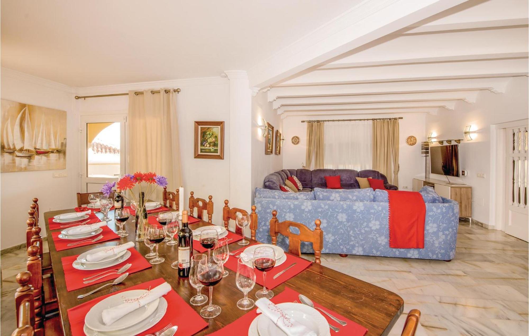 Amazing In Benalmdena With 7 Bedrooms, Wifi&outdoor Swimming Pool Benalmádena