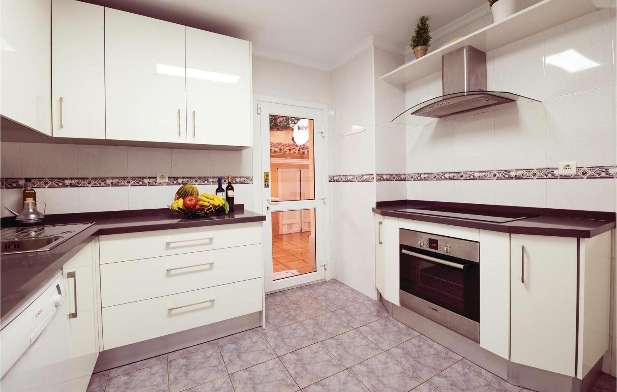 Amazing In Benalmdena With 7 Bedrooms, Wifi&outdoor Swimming Pool Benalmádena