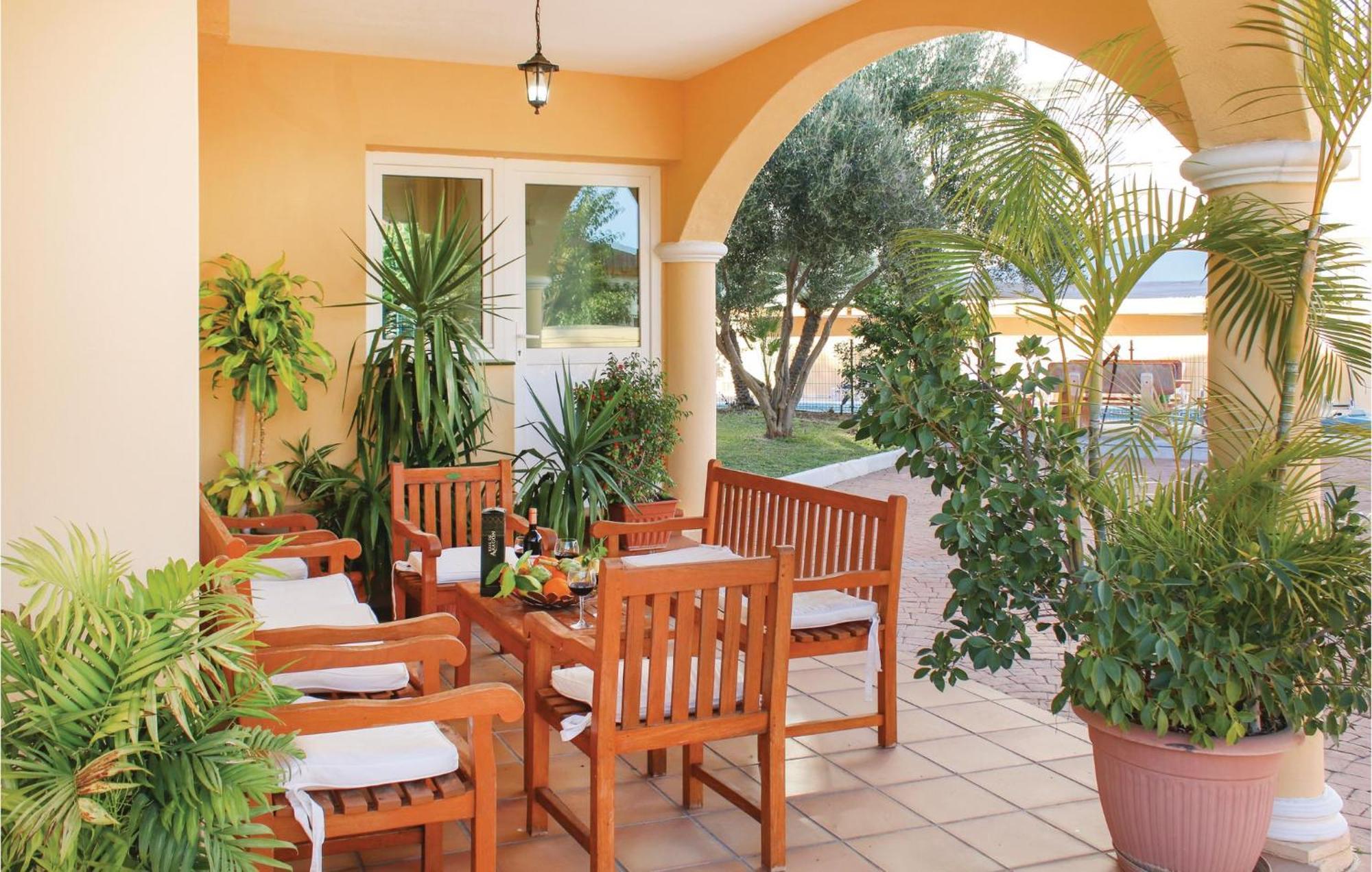 Amazing In Benalmdena With 7 Bedrooms, Wifi&outdoor Swimming Pool Benalmádena