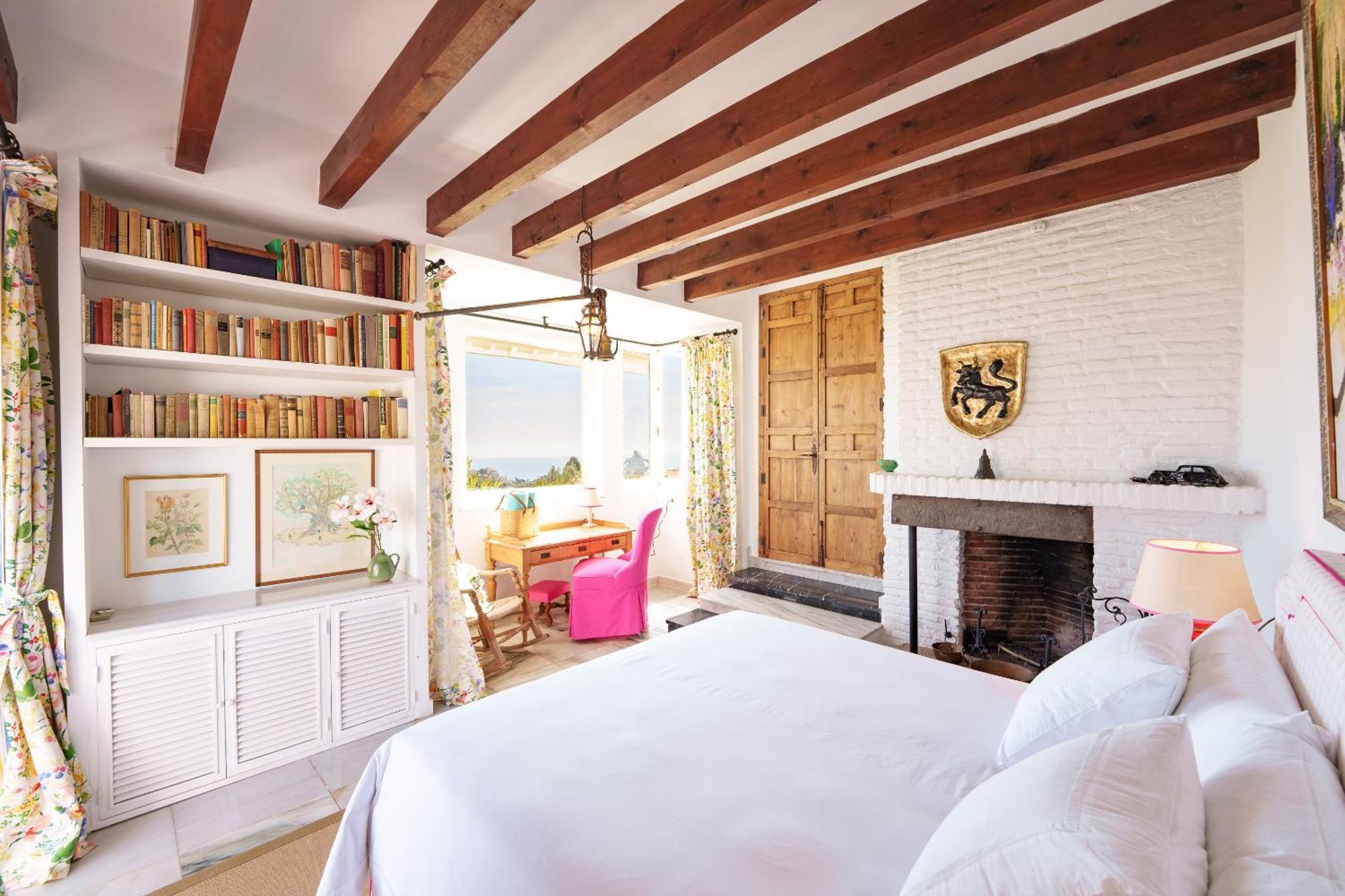 Villa 7,000 Sqm Luxurious With Panoramic Sea Views Multiple Gardens & Two Pools Benalmádena