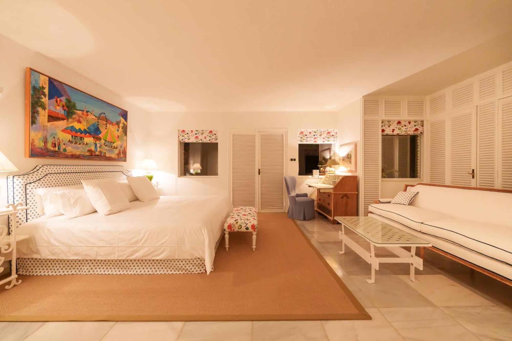 Villa 7,000 Sqm Luxurious With Panoramic Sea Views Multiple Gardens & Two Pools Benalmádena