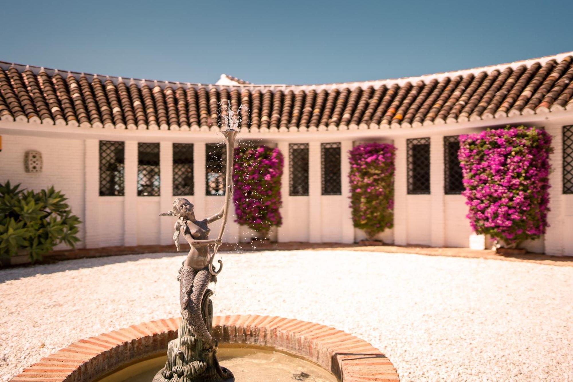 Villa 7,000 Sqm Luxurious With Panoramic Sea Views Multiple Gardens & Two Pools Benalmádena