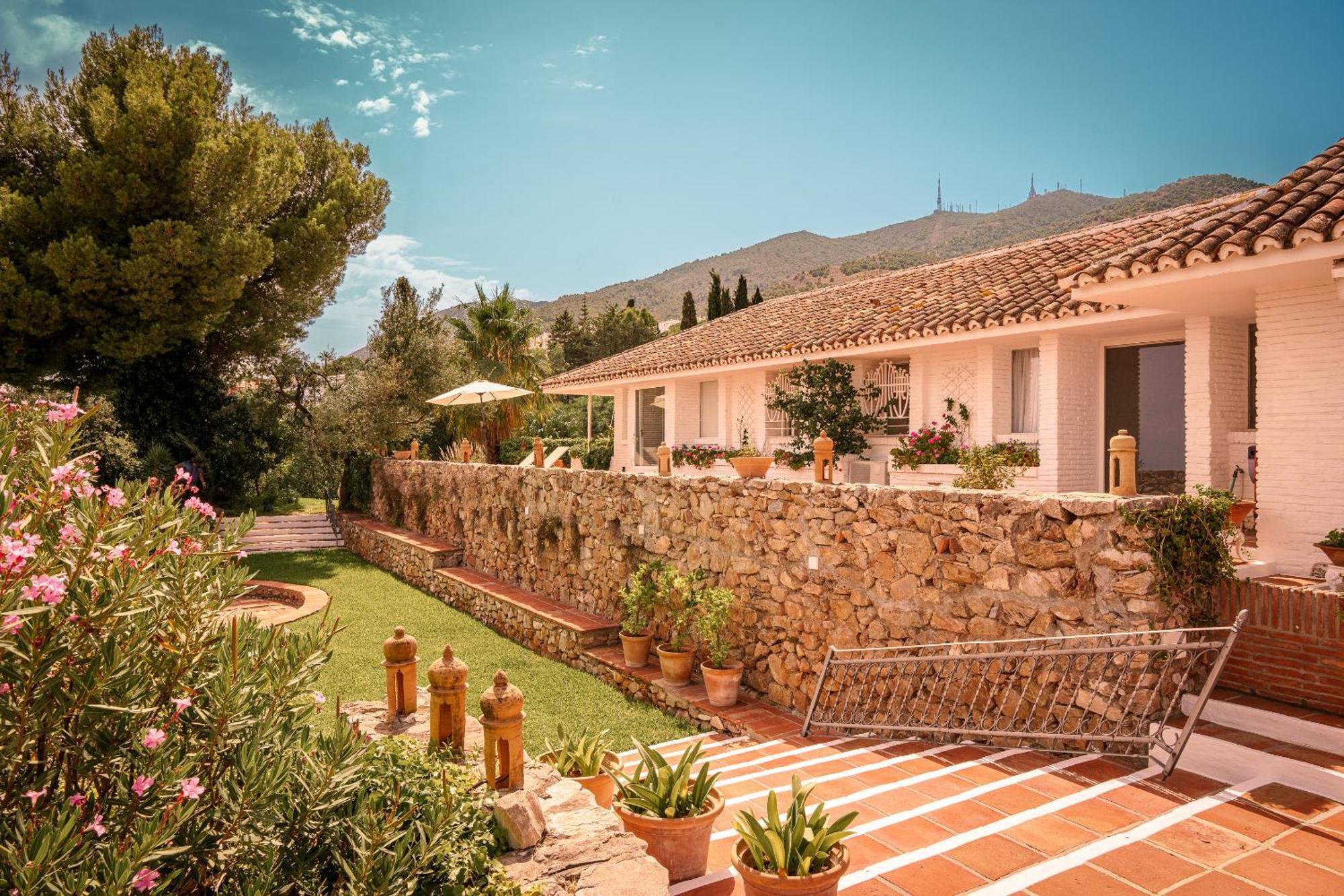 Villa 7,000 Sqm Luxurious With Panoramic Sea Views Multiple Gardens & Two Pools Benalmádena