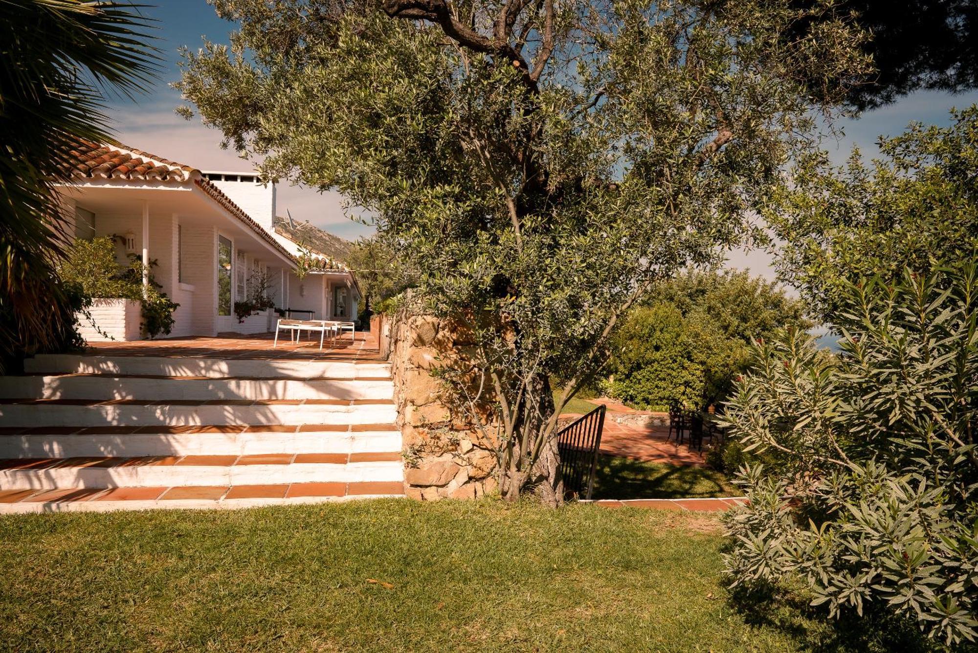 7,000 Sqm Luxurious With Panoramic Sea Views Multiple Gardens & Two Pools Benalmádena