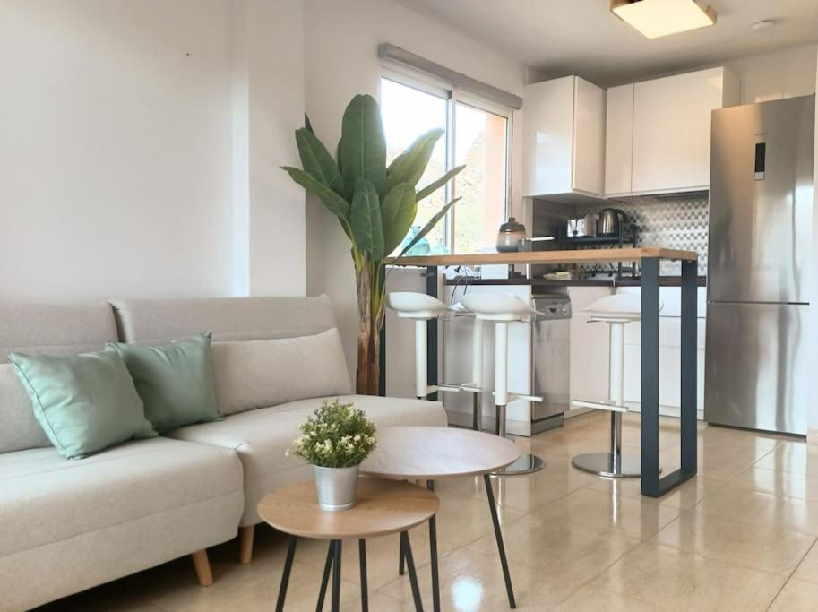 Apartment Ideal Getaway At Playa Carvajal, With Pool Benalmadena