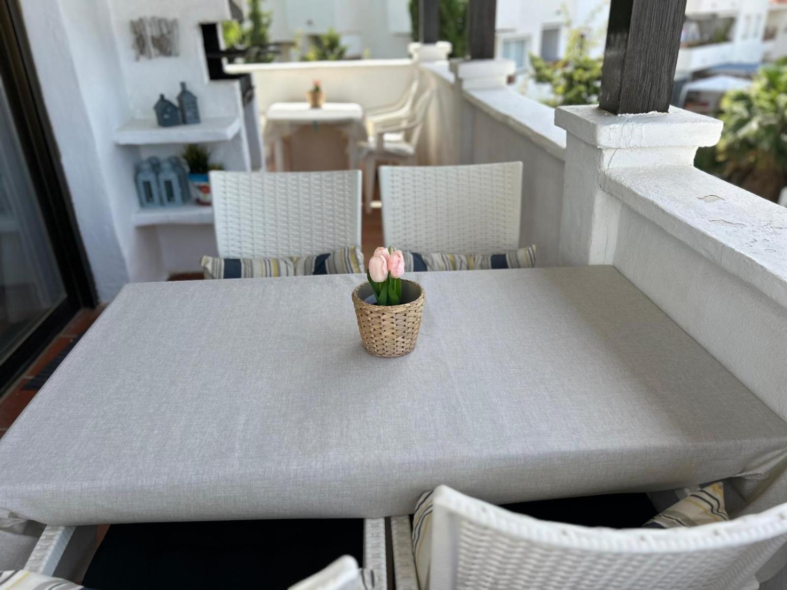 Apartment Pueblo Evita. Stunning Sea And Mountain Views, Close To Amneties. Benalmadena