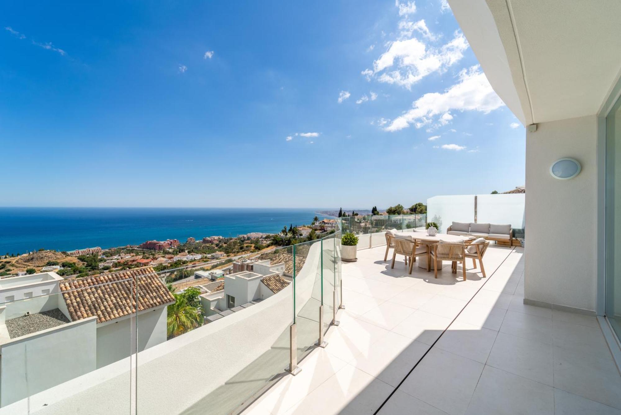 Panoramic Sea View 4 Bedroom Stupa Duplex With Jacuzzi Benalmádena
