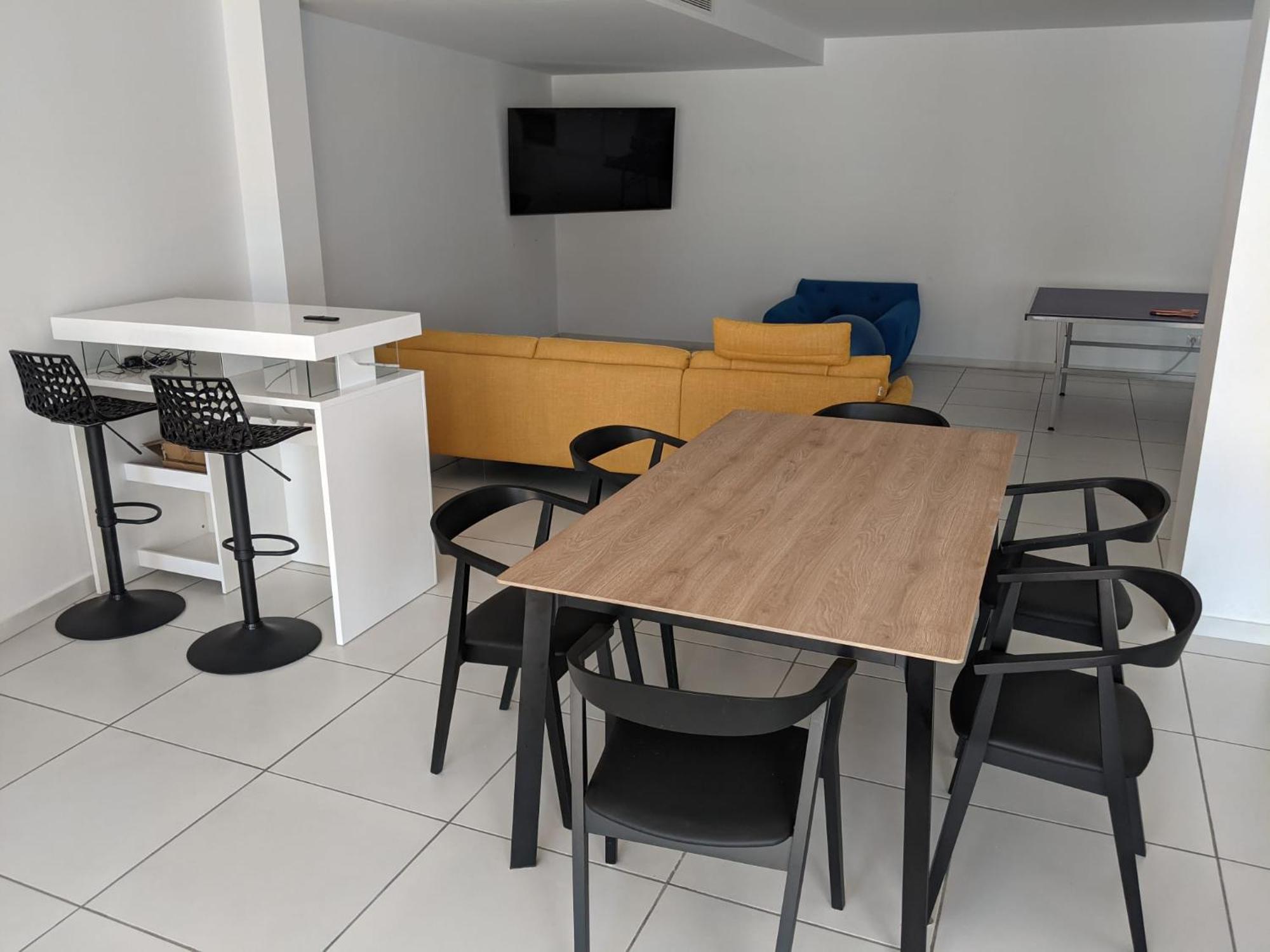 Chic Escape, 5 Modern *