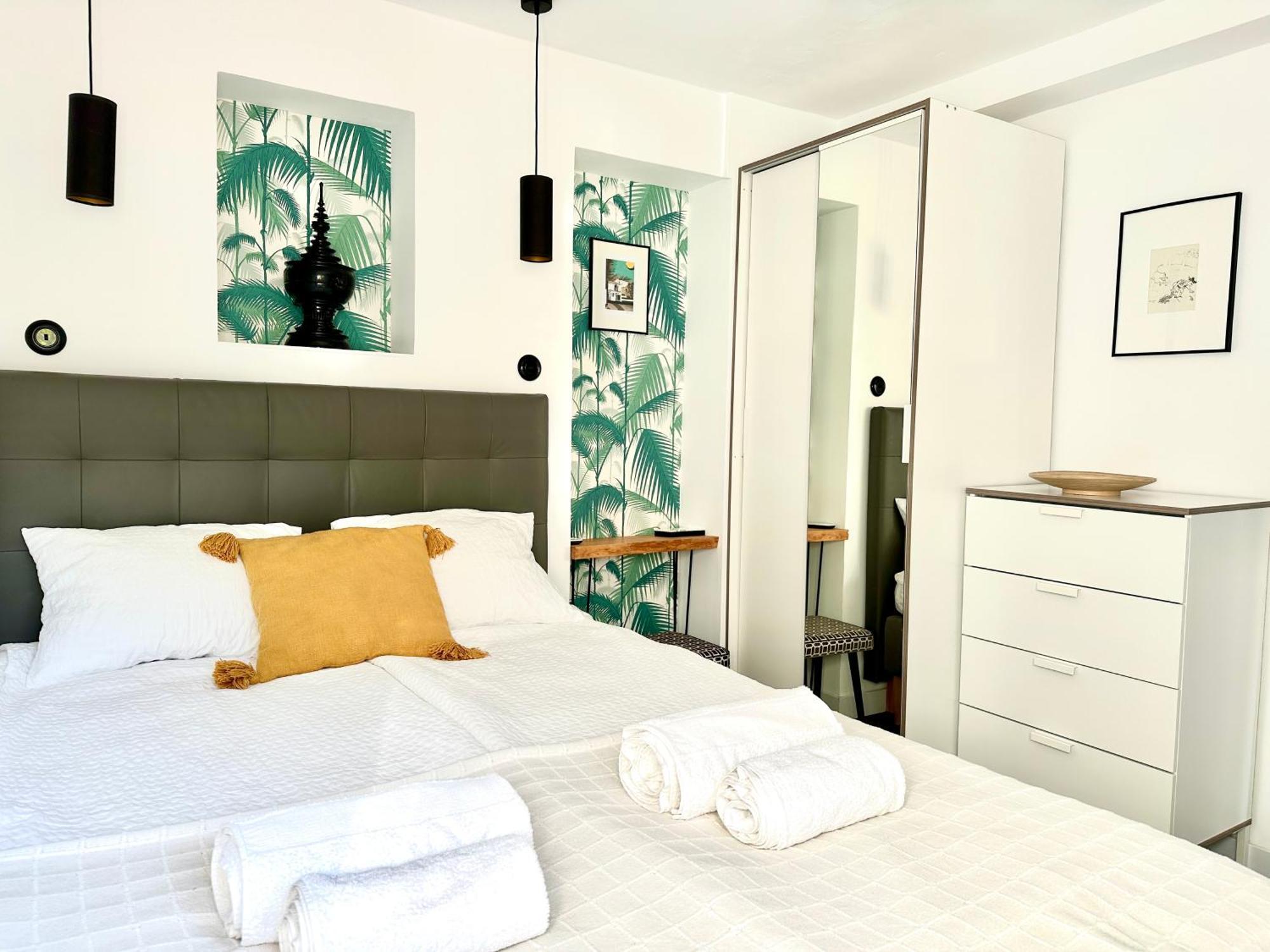 Palm House 10 Apartment